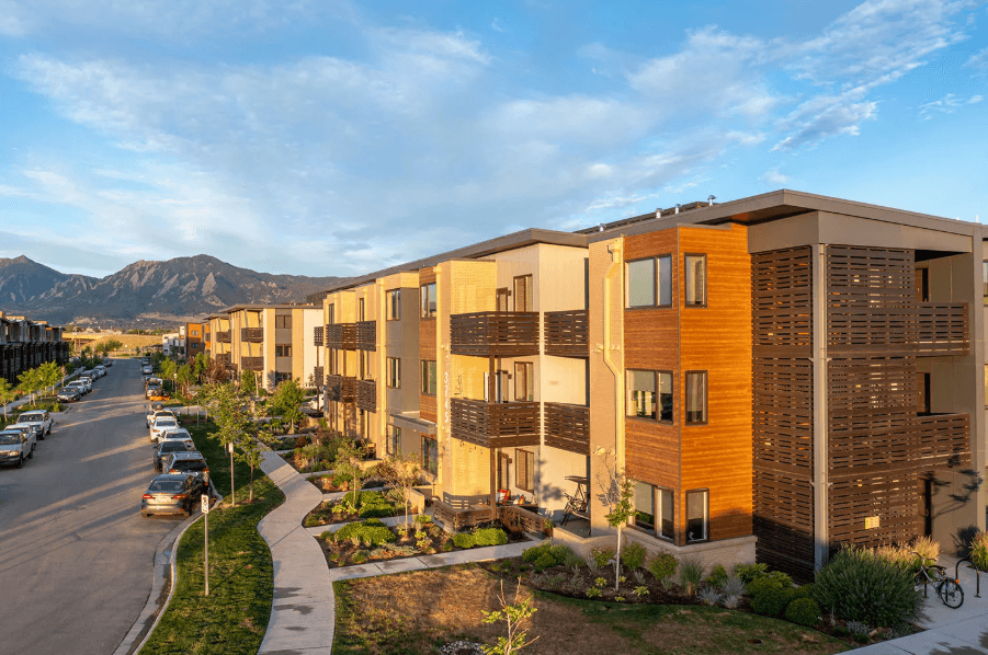 Mysa at the Crossing